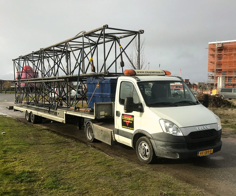 Iveco met trailer 1.jpg